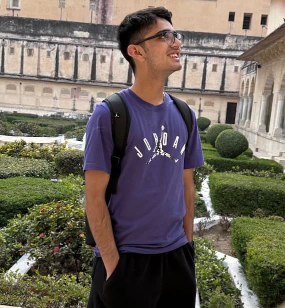 Shyam, tutor offering online and in-person lessons at KIS Academics