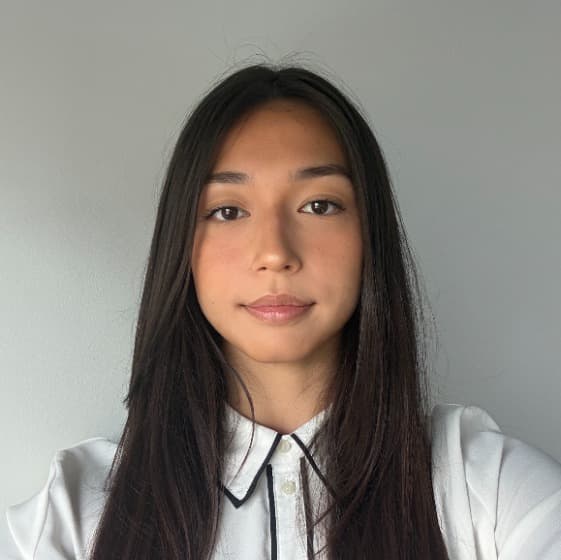 Emily, tutor offering online and in-person lessons at KIS Academics