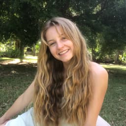 Olivia, tutor offering online and in-person lessons at KIS Academics
